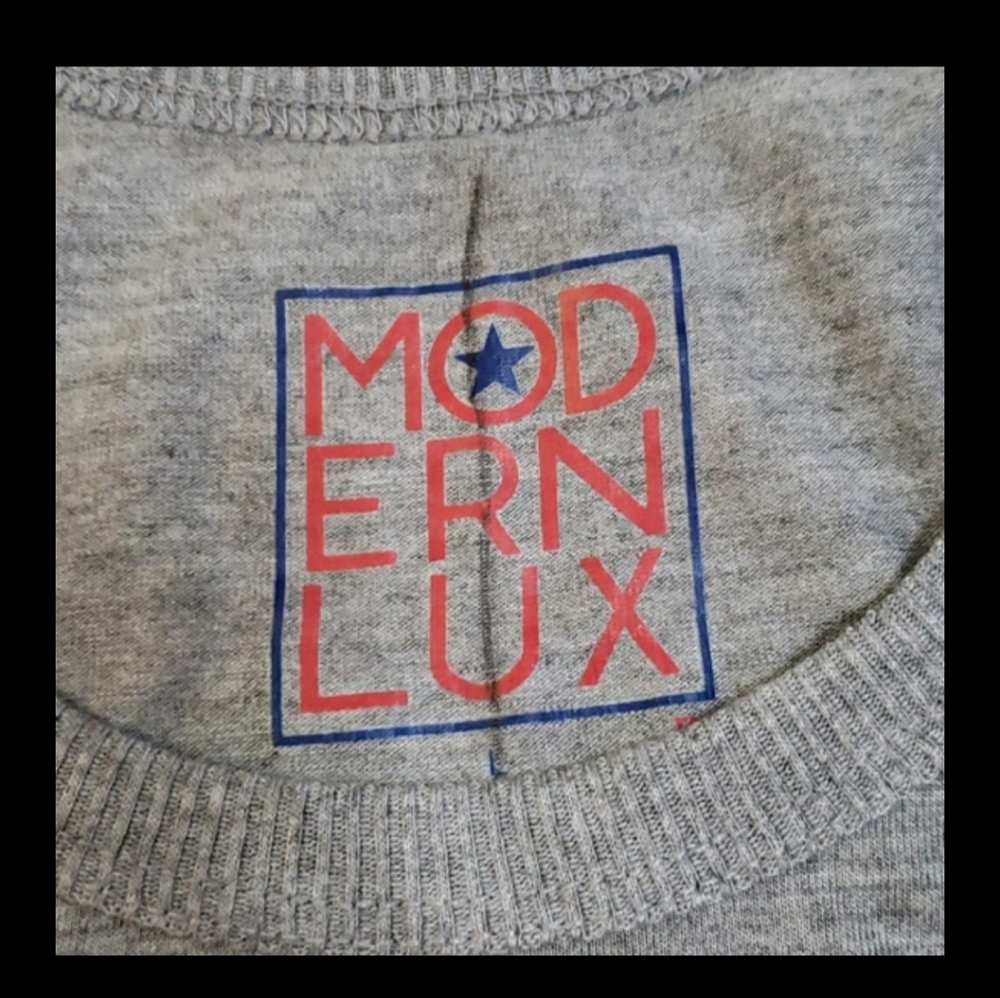 Modern Lux Patriotic Kiss Crop Top Shirt Size XL Juniors NWOT Gray Red Lips - Picture 3 of 5